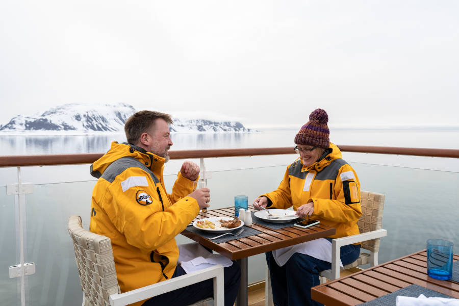 Svalbard in Spring: Sea Ice, Pristine Snow and Wildlife