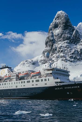 Raise a Glass and Stay Connected: Free Wi-Fi and Alcohol on Our Expedition Cruise Ships