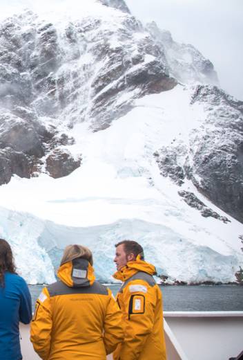 The Lilliehöök Glacier: A Frozen Giant Shaped by Millennia of Arctic Ice 