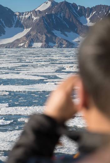 Raise a Glass and Stay Connected: Free Wi-Fi and Alcohol on Our Expedition Cruise Ships