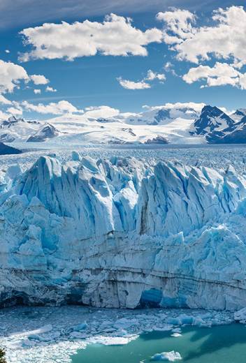 Raise a Glass and Stay Connected: Free Wi-Fi and Alcohol on Our Expedition Cruise Ships