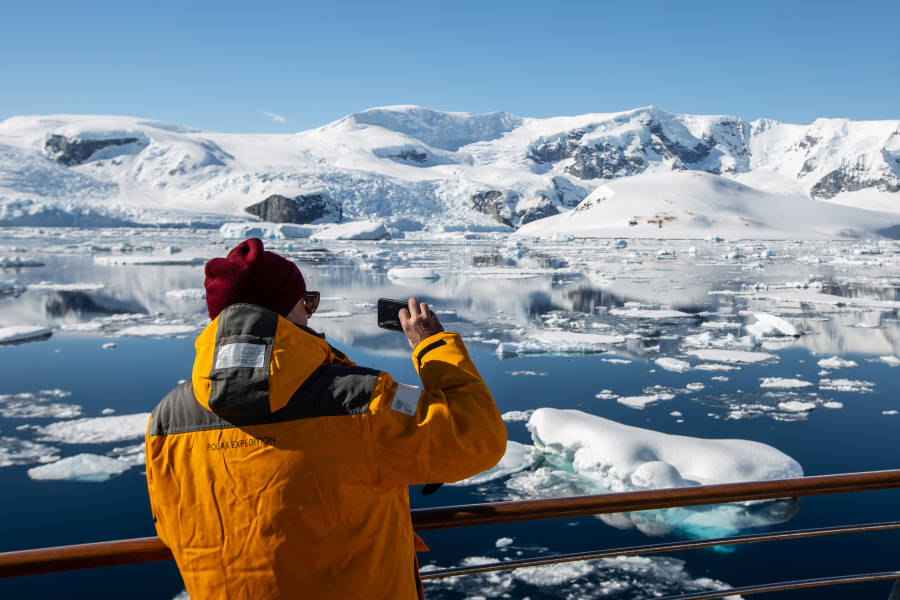 Antarctic Explorer: Discovering the 7th Continent
